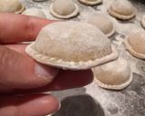 Foto del paso 3 de la receta: Sorrentinos integrales y veganos de acelga y salsa blanca