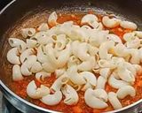 A picture of step 4 of Masala macaroni.