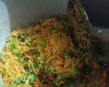A picture of step 2 of Veg vermicelli (in pressure cooker).