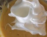 Foto langkah ke 5 dari resep Banana Chiffon Cake.