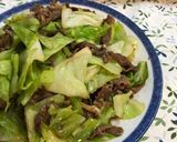 Foto langkah ke 3 dari resep Kubis tumis Daging Sapi.