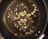Foto del paso 3 de la receta: Muslos de pollo con espinacas y queso