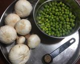 A picture of step 2 of Matar Mushroom Masala.