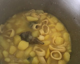 Foto del paso 9 de la receta: Guisadito de calamar, galeras y langostinos (olor a viernes)