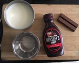 A picture of step 1 of Kitkat milkshake.