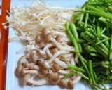 Hình bước làm 1 của món Lẩu thập cẩm đơn giản nhúng mì Chũ