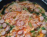Foto langkah ke 4 dari resep Seblak Jamur Enoki.