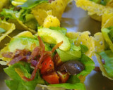 Foto del paso 2 de la receta: Canastita de queso con ensalada fresca