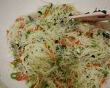 Foto langkah ke 6 dari resep Lumpia Bihun & Sayur.