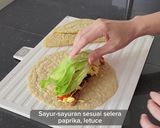 Foto langkah ke 5 dari resep Chicken Wrap with Oat Tortillas.