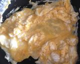 Foto del paso 1 de la receta: Montado de salmón y queso con huevo revuelto