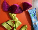 Foto langkah ke 1 dari resep Snack Pure Dragon Fruit Alpukat with biscuits MpASI6+.