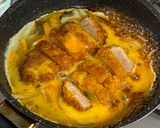 A picture of step 5 of Hire-Katsudon (fried fillet pork on rice).