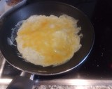 Foto del paso 4 de la receta: Tortilla francesa con berenjenas, queso y tortilla mexicana