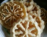 Foto langkah ke 6 dari resep Kembang goyang.