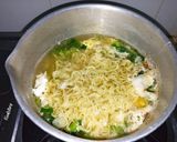 Foto langkah ke 5 dari resep Indomie Rebus Spesial.