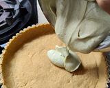 Foto langkah ke 5 dari resep Unbaked Matcha Pie.