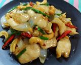 รูปขั้นตอนการทำที่ 4 ของ ไก่ผัดเม็ดมะม่วง