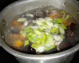 Foto langkah ke 5 dari resep Sup Ayam Jamur Kuping.
