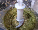 Foto del paso 3 de la receta: Espaguetis de calabacín con pollo y pesto de avellanas