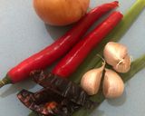 Foto langkah ke 1 dari resep Gai Phad Nam Mon Hoi (Chicken Oyster Sauce).