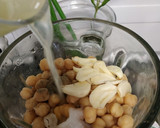 Foto del paso 2 de la receta: Hamburguesas de hummus de garbanzos rebozadas con queso