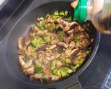 Foto del paso 3 de la receta: Salteado de champiñones, brócoli y ajetes con tahini y pasta harissa