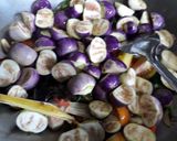 Foto langkah ke 4 dari resep Terong Bulat Tumis Cabe Ikan Asin.
