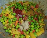 A picture of step 4 of Aloo Gajar Matar.
