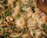 Foto del paso 3 de la receta: Fideos de arroz con champiñones y camarones a la crema