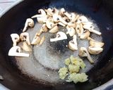 Foto langkah ke 3 dari resep Tumis Brokoli Jamur Wortel Bawang Putih.