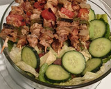Foto del paso 4 de la receta: Ensalada compuesta con brochetas de pollo
