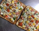 A picture of step 4 of Bread Pizza.