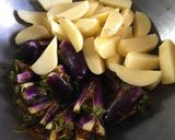 ભરેલા રીંગણ બટાકા નું શાક (Bharela Ringan Bataka Shak Recipe In Gujarati) રેસીપી સ્ટેપ3ફોટો