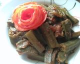 A picture of step 4 of Achari bhindi.