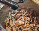 Foto del paso 4 de la receta: Solomillo de cerdo champiñones y shiitake al cava