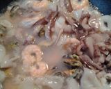 A picture of step 3 of Seafood soup with XO sauce.