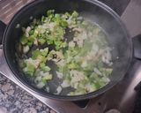 Foto del paso 4 de la receta: Longanizas con guisantes y huevos de codorniz