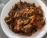 A picture of step 3 of Bhindi masala.