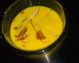 केसर गोल्डन मिल्क (Kesar Golden Milk recipe in hindi) रेसिपी चरण 2 फोटो