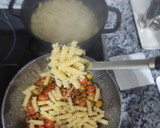 Foto del paso 7 de la receta: Fusilli N°98 con cherrys, aceitunas y bacon al pesto suave de pistachos