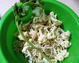 Foto langkah ke 1 dari resep Tumis touge berbumbu.