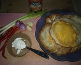 Foto langkah ke 1 dari resep Telur Ceplok Saus Tiram.
