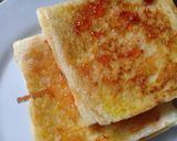 Foto langkah ke 2 dari resep Roti Bakar Eskrim Strawberry #pr_rotiditawar.