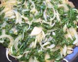 Foto del paso 4 de la receta: Tortilla espinaca y cebolla