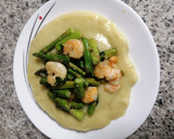 Foto del paso 7 de la receta: Lenguados en salsa a la plancha con puré del campo y salteado