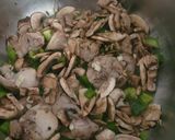 Foto del paso 3 de la receta: Arroz con conejo y alcachofas