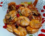 Foto langkah ke 2 dari resep Tumis udang bawang putih.