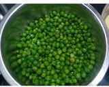 A picture of step 1 of Tahri or spicy pulav.
