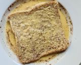 A picture of step 5 of Apple pie french toast.